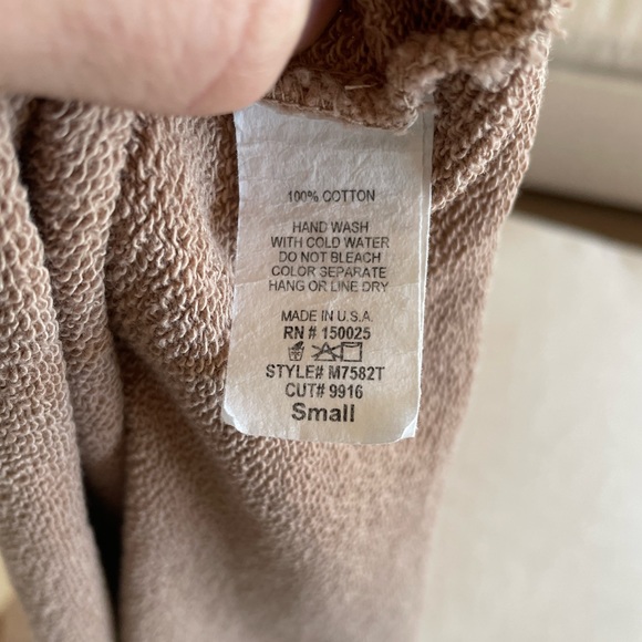 Cropped Pullover. - Picture 6 of 6